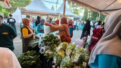 Makassar Bebas Sampah 2029: Dilema Warga Memilah di Dapur, Sampah Kembali Tercampur di Truk