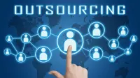 Pilihan Utama Bisnis Digital, Membedah Keputusan Outsourcing Lewat Kacamata Ronald Coase dan Paul Krugman