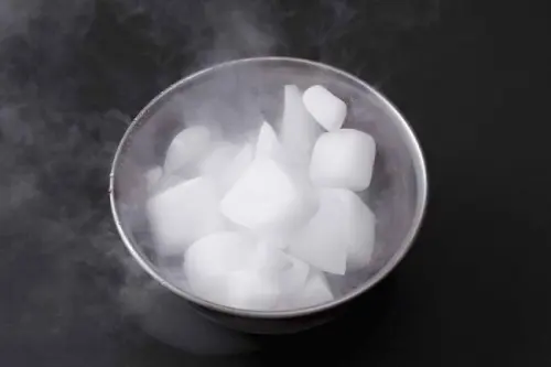 Membongkar Siasat Dry Ice Melawan Kabut Asap  Fakta Ilmiah di Balik Penanganan Darurat Lingkungan
