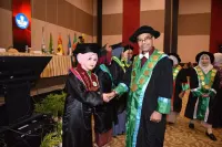 Kisah Hiqmah dan Zulfadli Raih Wisudawan Terbaik, Perkuat Tradisi Juara Prodi UCM