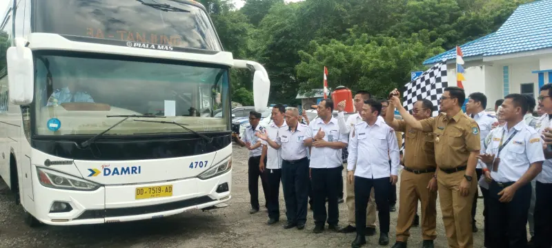 Bus Damri Hadir Layani Trayek Bandara Sultan Hasanuddin - Pelabuhan ASDP Bira