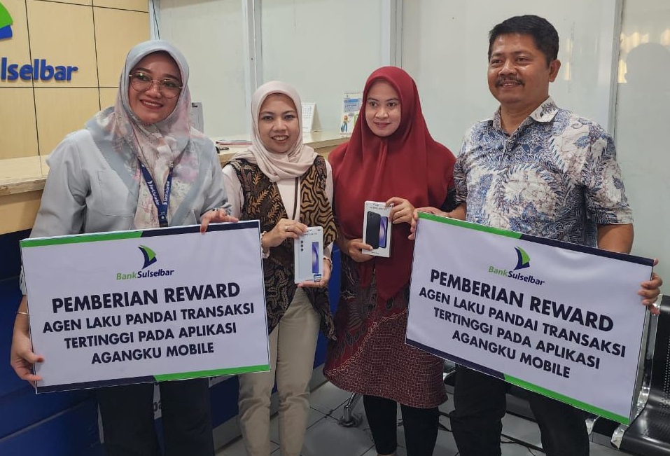 Terbaik Kedua dan Ketiga di Sulsel, Agen Bank Sulselbar Bulukumba Terima Hadiah