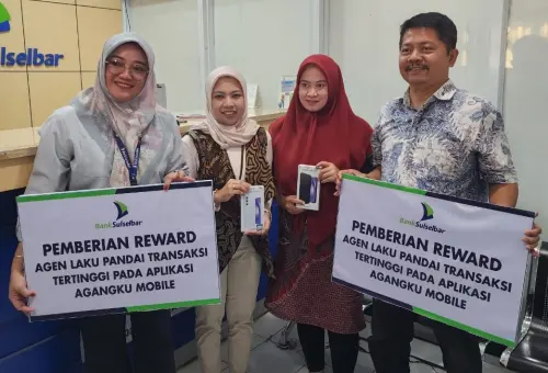 Terbaik Kedua dan Ketiga di Sulsel, Agen Bank Sulselbar Bulukumba Terima Hadiah