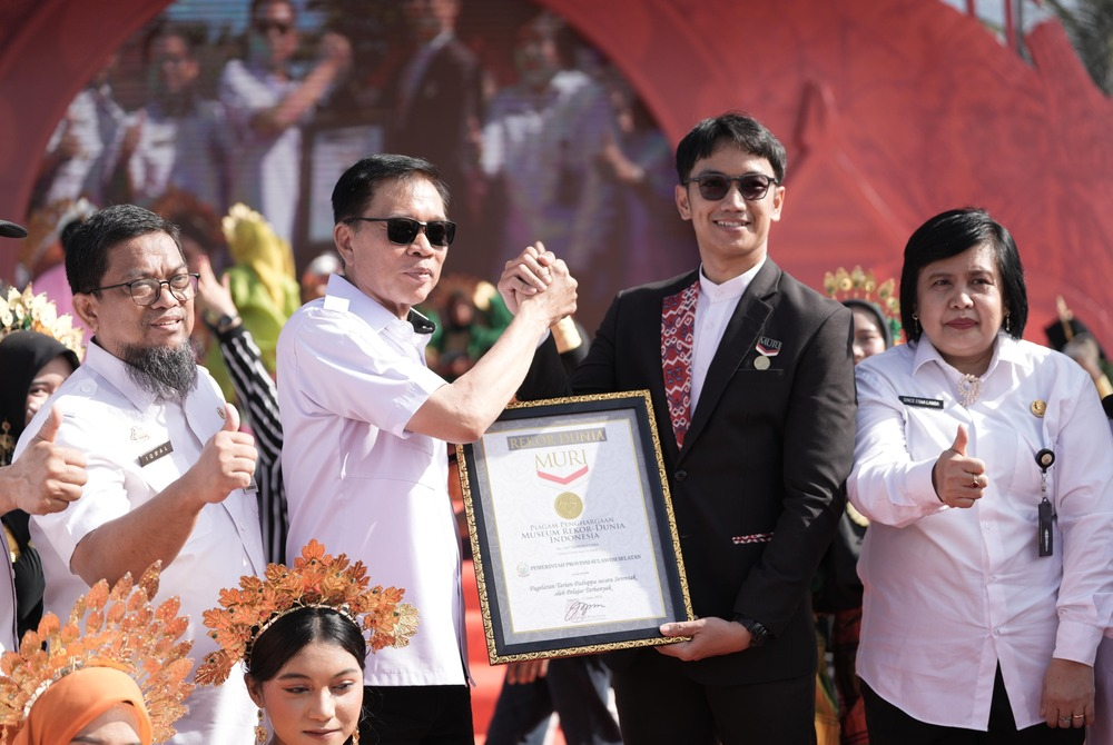 Dua Rekor MURI Berhasil Diraih Pemerintah Provinsi Sulawesi Selatan pada Festival Sulsel Menari