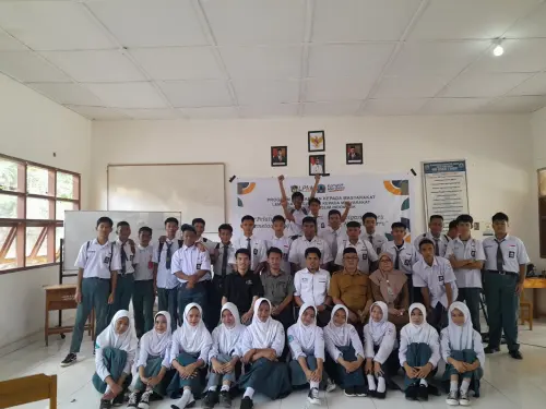 Siswa-Siswi SMK Negeri 5 Barru Dapatkan Pelatihan Navigasi dan Pemetaan dari UMI