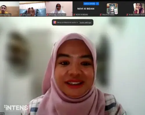 Berbagi Seni Mengelola Emosi Bersama Psikolog dalam Diskusi RANUM SMK Kesehatan Terpadu Mega Rezky Makassar