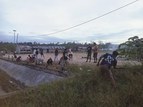 Karang Taruna Wacukamboy Gelar Aksi Bersih-Bersih di Pelabuhan Lasalimu