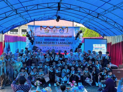 SMAN 1 Lasalimu: Pelepasan Siswa Kelas XII Angkatan “Gemilang 23” Raih Kelulusan 100%