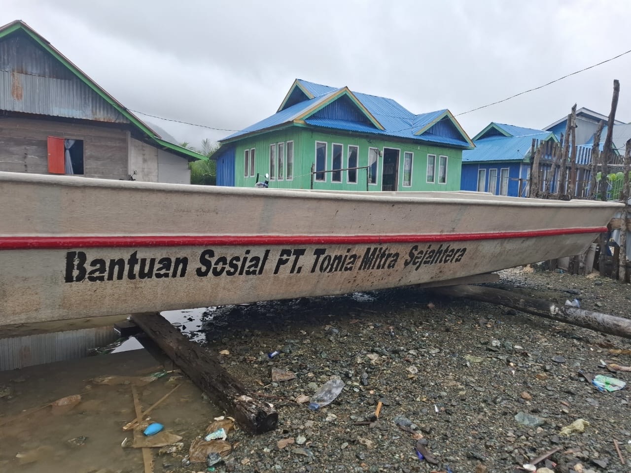 PT TMS Perkuat Komitmen Sosial: Bantu Perahu, Sumur Bor, Jalan Lorong Hingga Air Bersih untuk Warga Dongkala