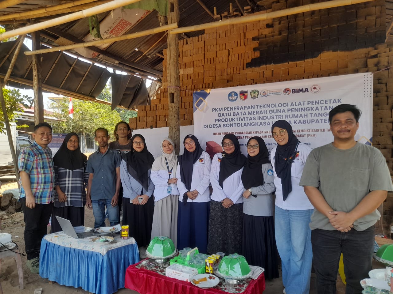 Sinergi UTS dan DPPM Kemendiktisaintek Wujudkan Peningkatan Produktivitas Industri Batu Bata di Desa Bonto Langkasa, Gowa