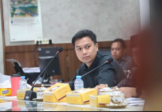 DPRD Makassar Mendesak Disdik untuk segera Tegas Soal Distribusi Seragam Gratis