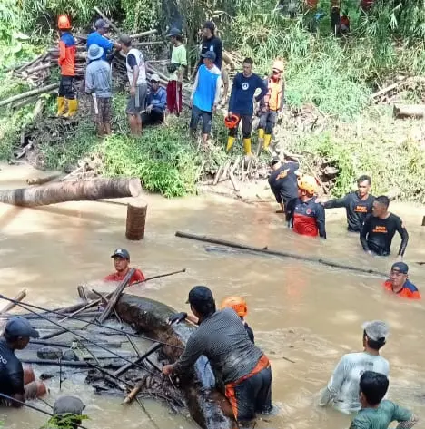 River Clean Up di Manyampa, Aksi Nyata Normalisasi Sungai Menjelang Puncak Musim Hujan