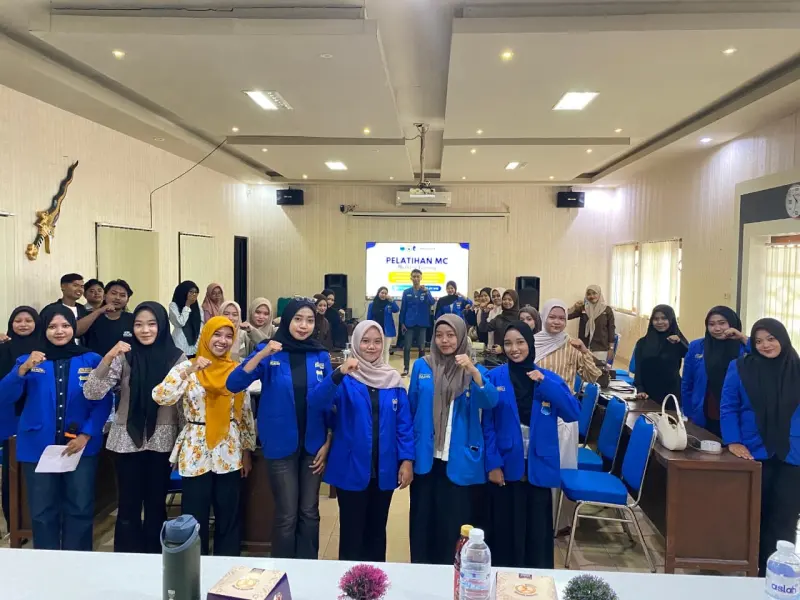 Pelatihan MC KOPRI Rayon Bung Hatta Tingkatkan Kepercayaan Diri Kader